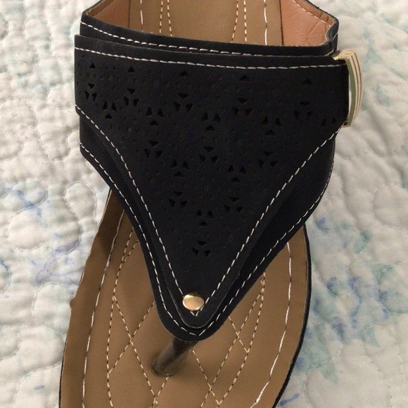 NWOT Women’s Blue Sandals and Black Sandals - Picture 6 of 6